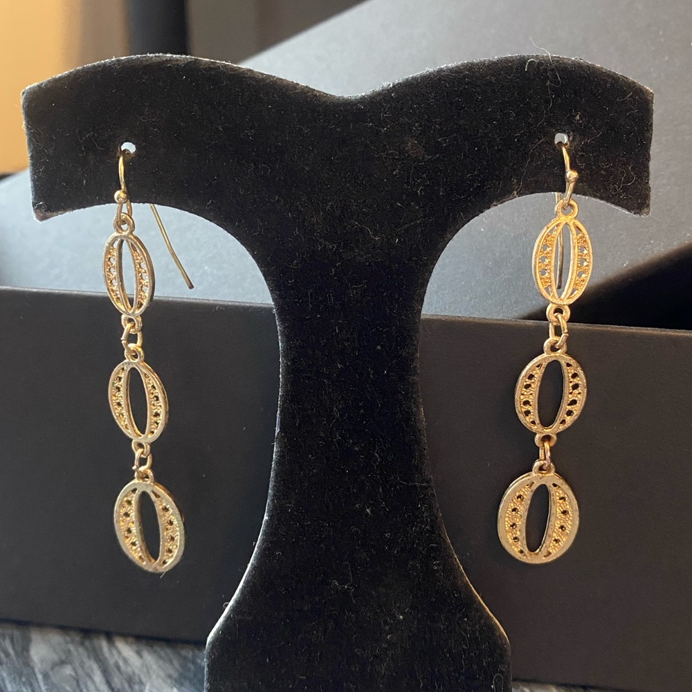 Stella & Dot Matte Gold Kimberly Dangle Earrings